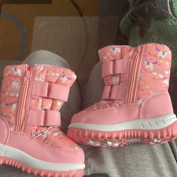 Unicorn winter boots. - Picture 3 of 4